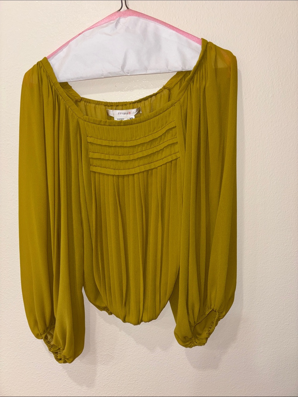 Studio M Olive Pleated Balloon-Sleeve Blouse
